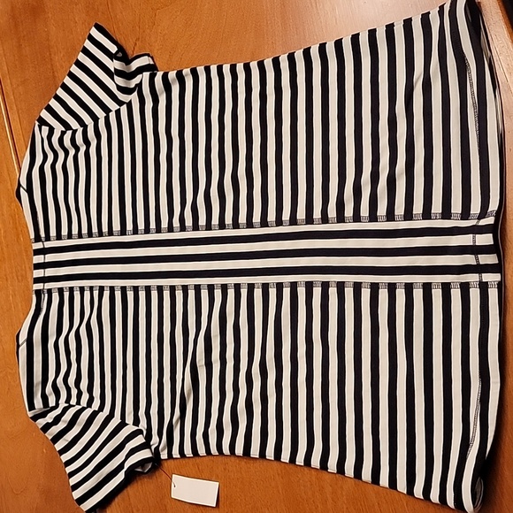 Brand new Talbots Women's short sleeve top, size MP. - Picture 4 of 5